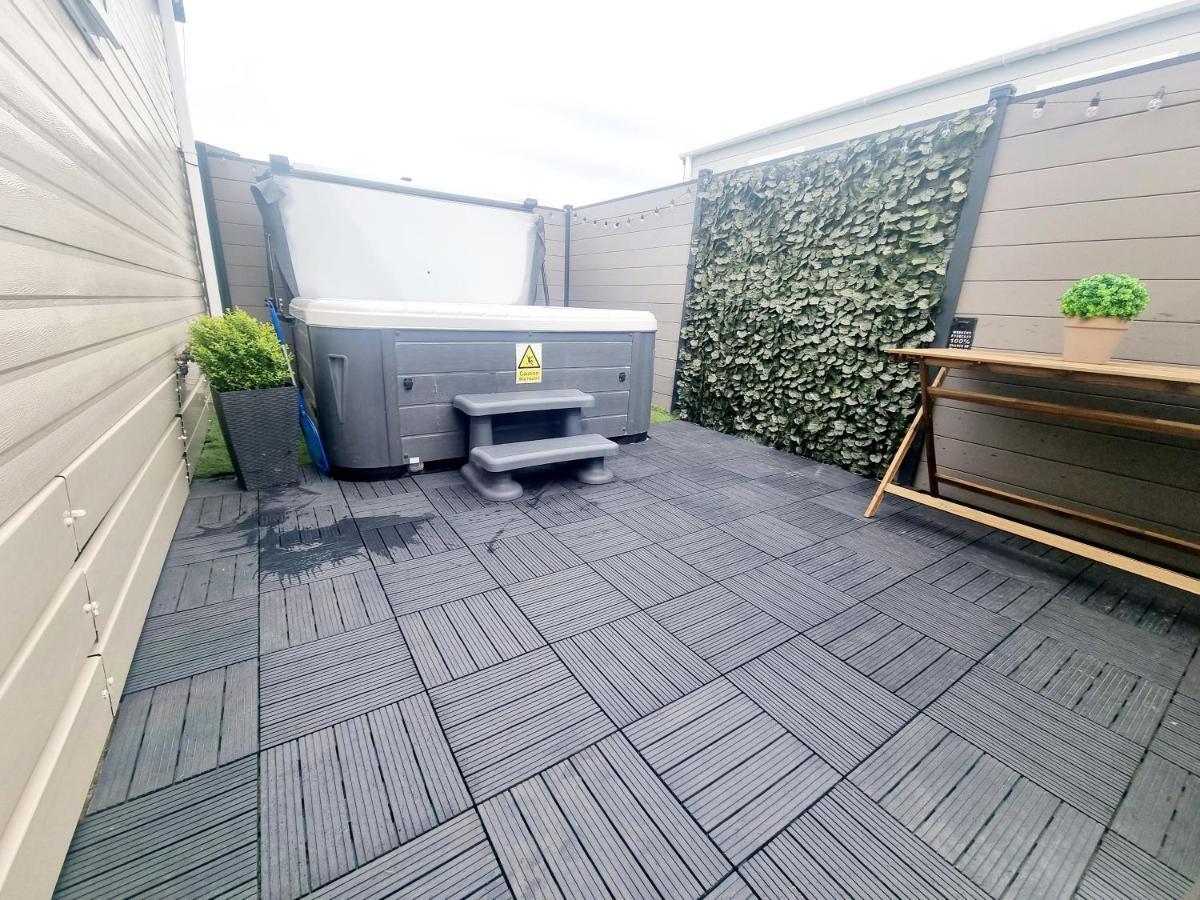 מורפת' Apple Tree Lodge Hot Tub 3 Bedroom 2 Bars מראה חיצוני תמונה